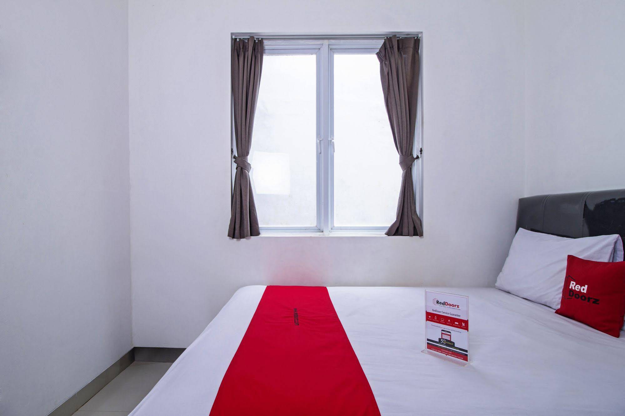 RedDoorz @ Taman Lebak Bulus