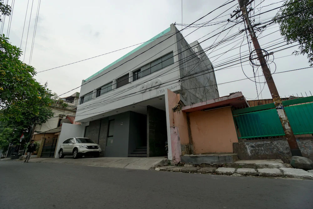 Residence Stasiun Tebet Syariah by OYO Rooms