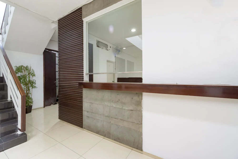Residence Stasiun Tebet Syariah by OYO Rooms
