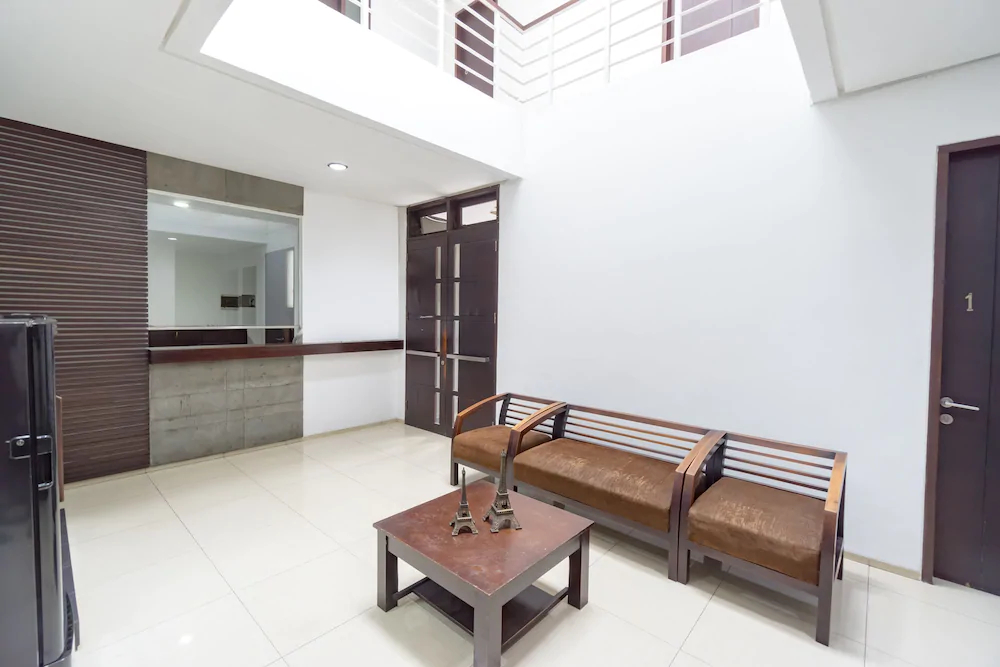 Residence Stasiun Tebet Syariah by OYO Rooms