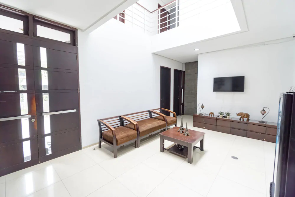 Residence Stasiun Tebet Syariah by OYO Rooms