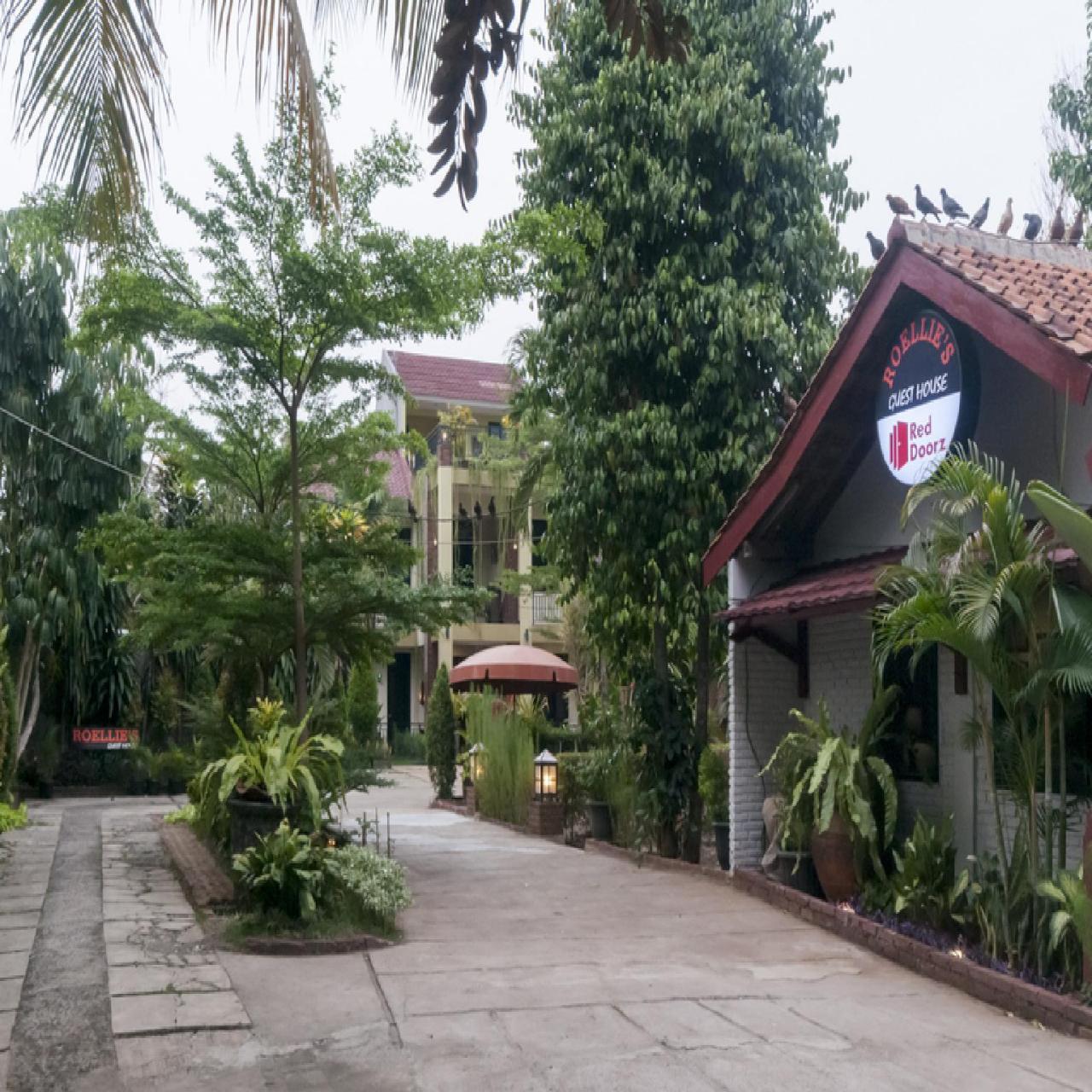 Roellie's Guest House by RedDoorz