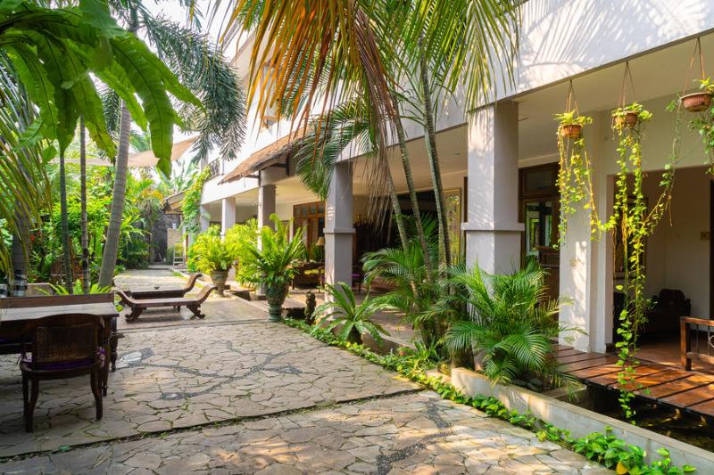 RedDoorz Plus Near One Belpark Mall Cilandak