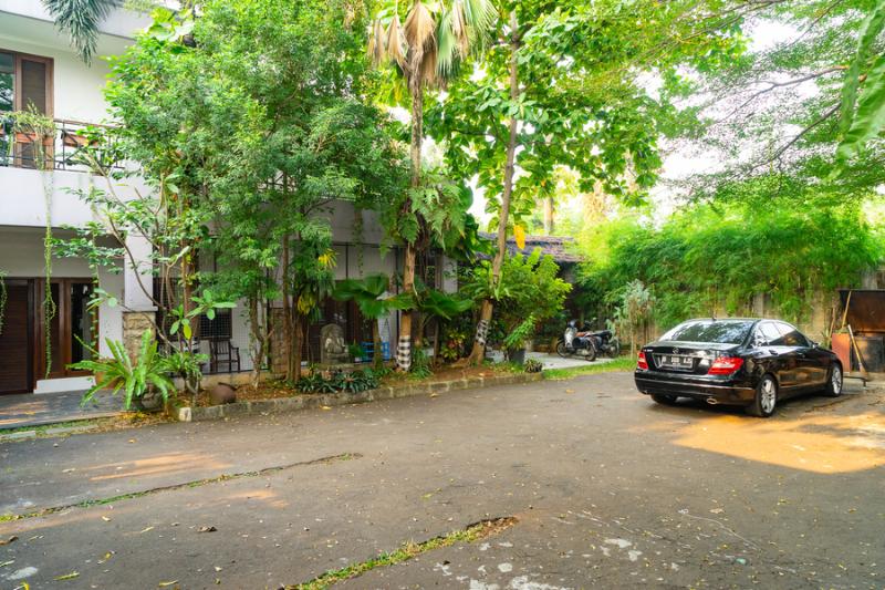 RedDoorz Plus Near One Belpark Mall Cilandak