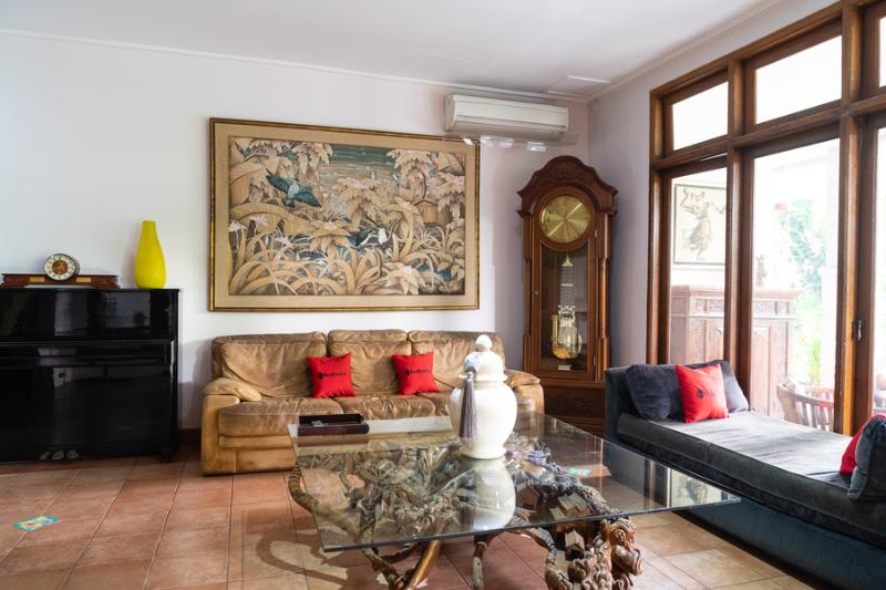 RedDoorz Plus Near One Belpark Mall Cilandak