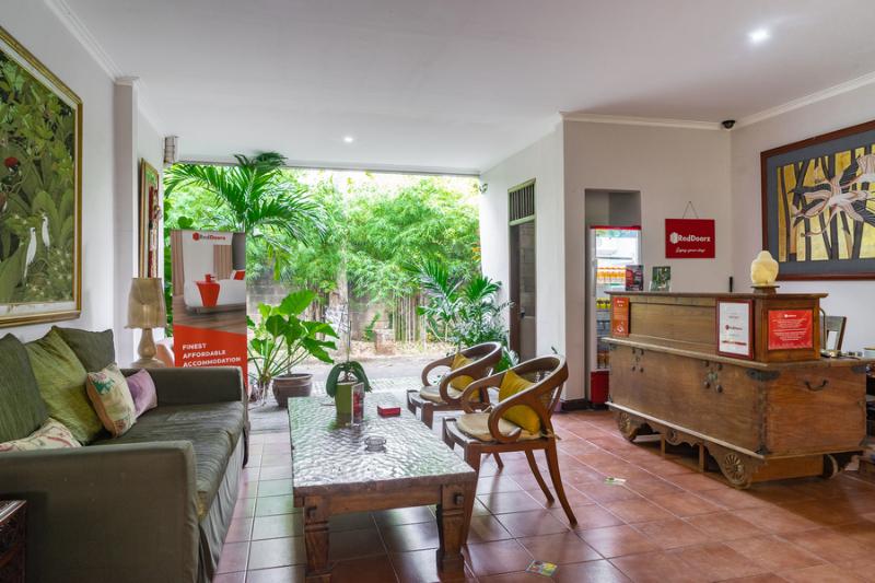 RedDoorz Plus Near One Belpark Mall Cilandak