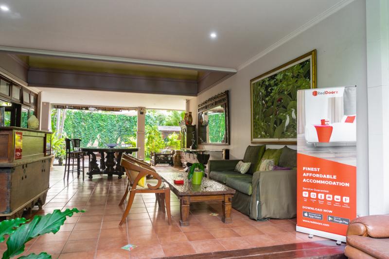 RedDoorz Plus Near One Belpark Mall Cilandak