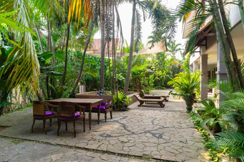 RedDoorz Plus Near One Belpark Mall Cilandak