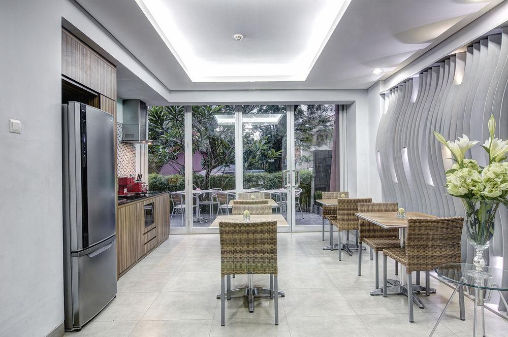 Sampit Residence By FLAT06