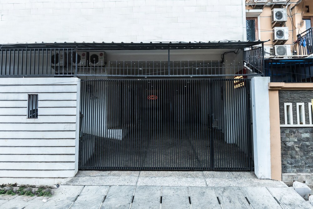 Sandang Residence by OYO Rooms