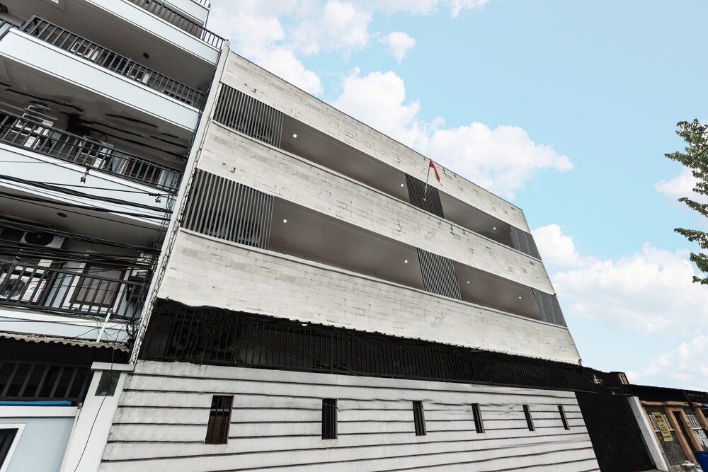 Sandang Residence by OYO Rooms