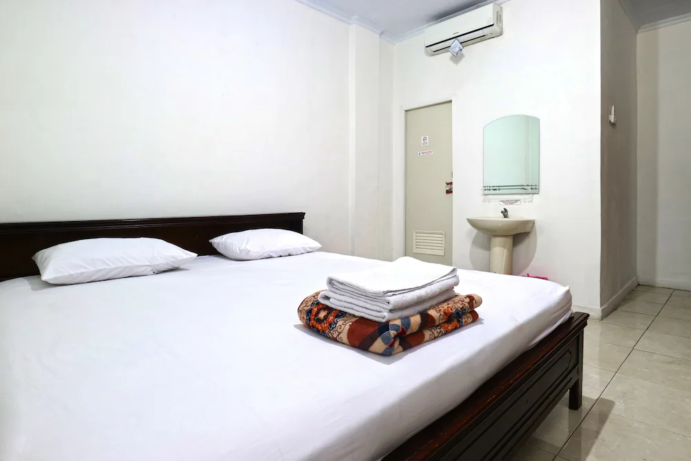 Sisca Guest House by OYO Rooms