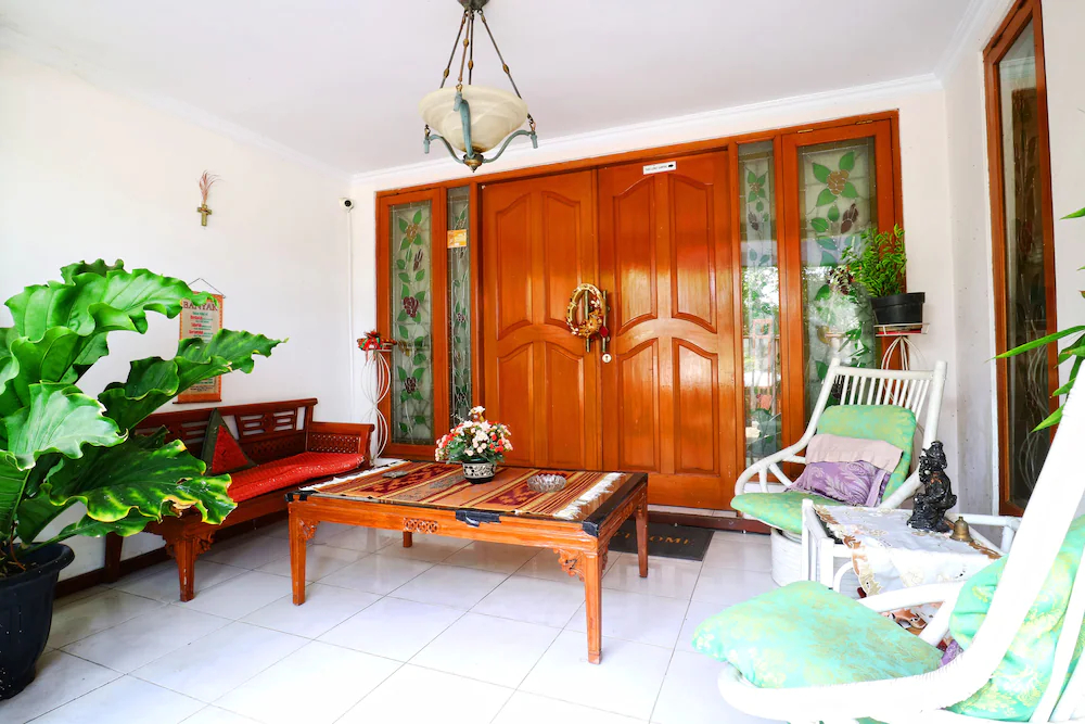 Sisca Guest House by OYO Rooms