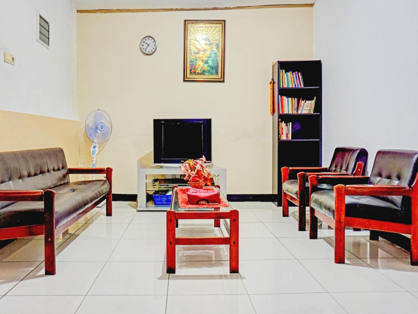 Spot On 90295 Simprug Residence