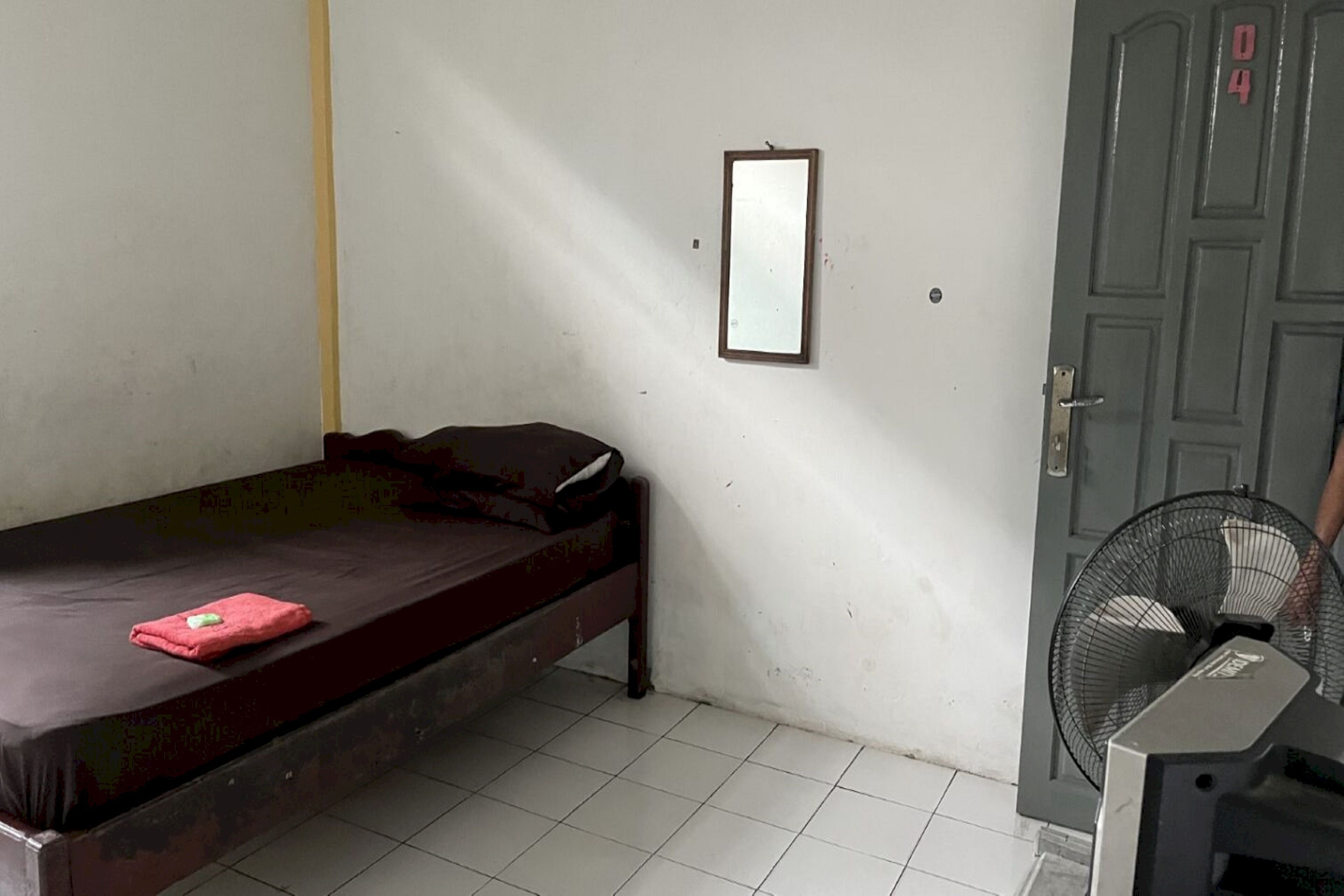 Spot On 93997 Sutangkas Kost