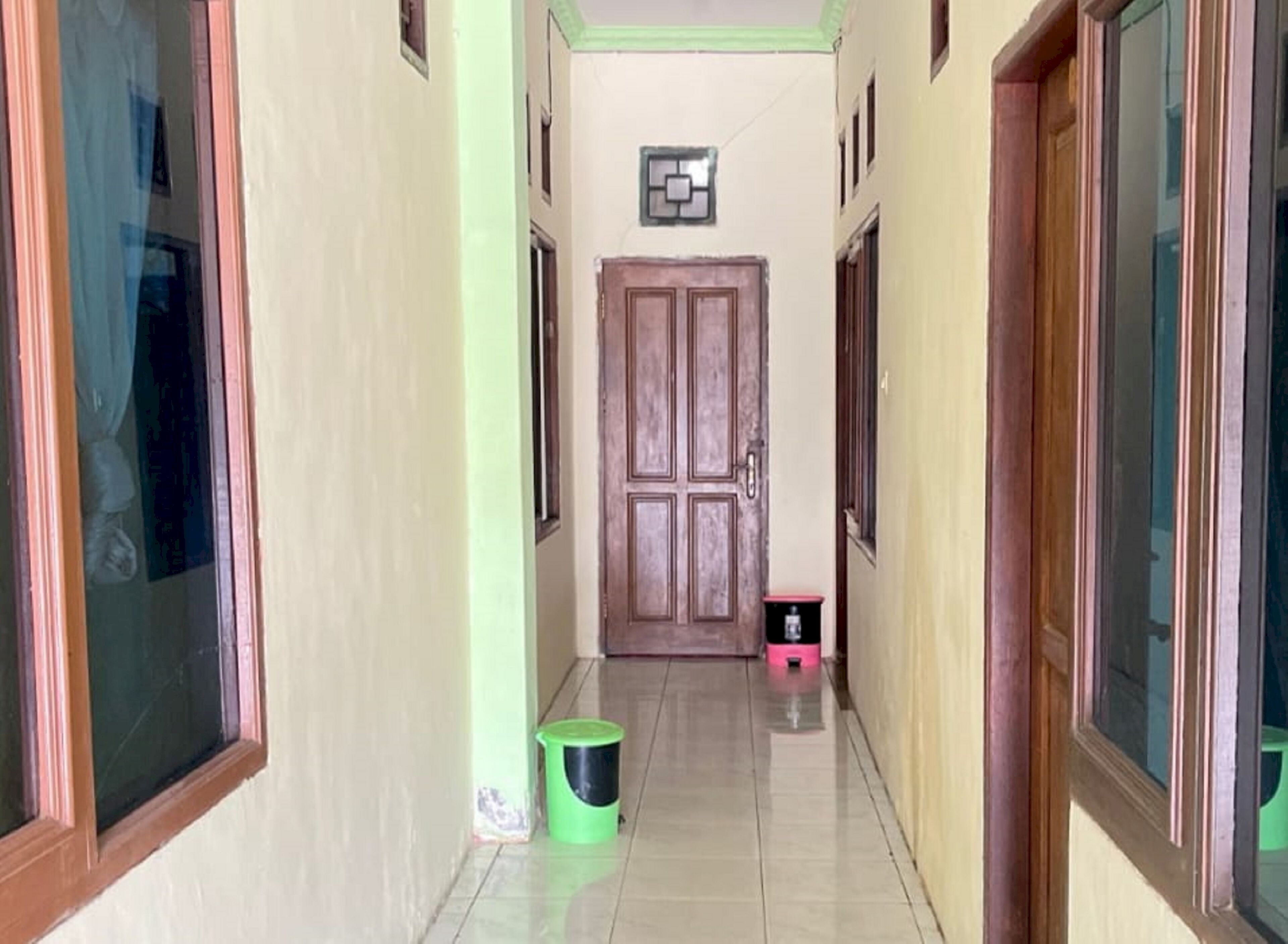 Spot On 93997 Sutangkas Kost