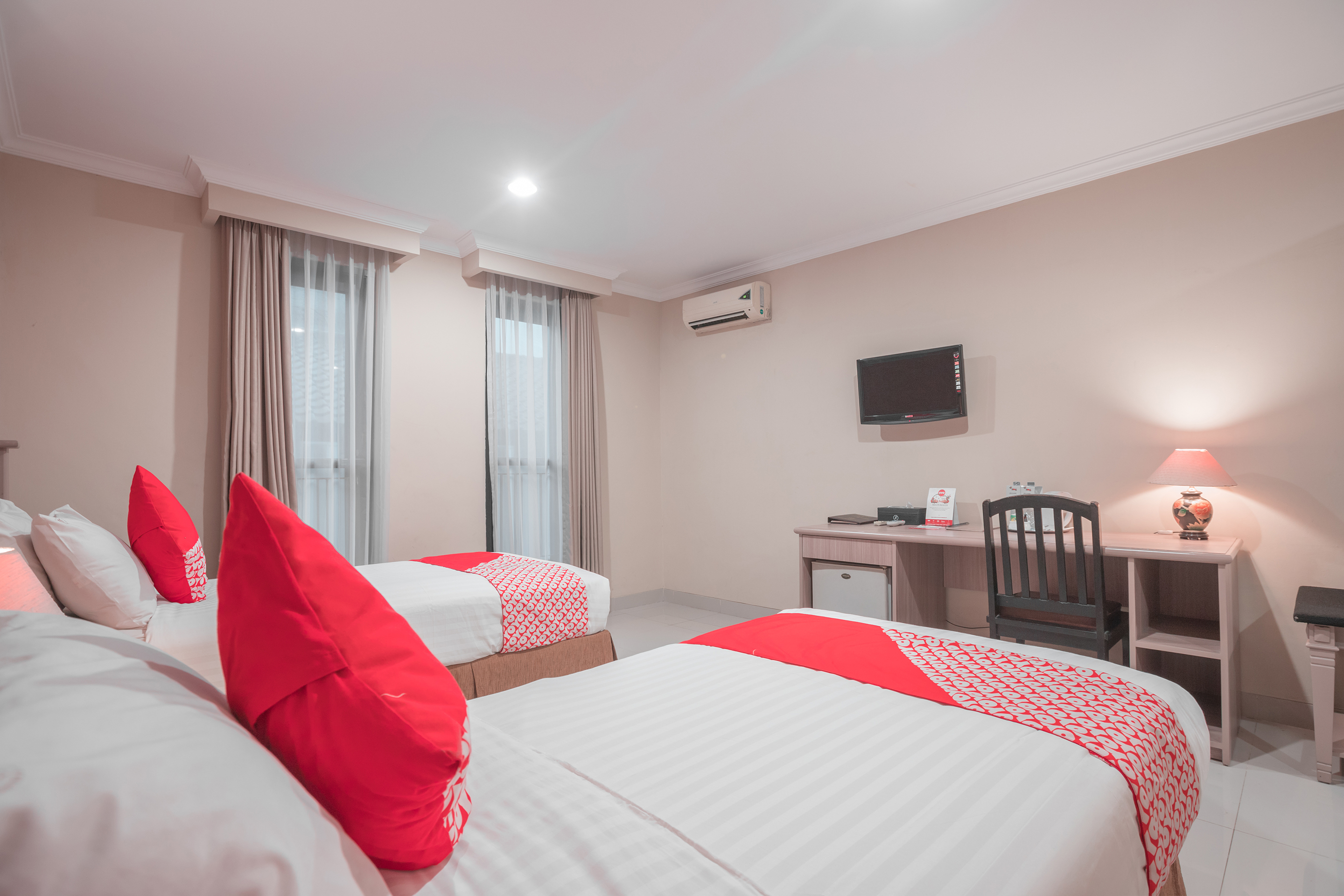 Sriwijaya Hotel by OYO Rooms