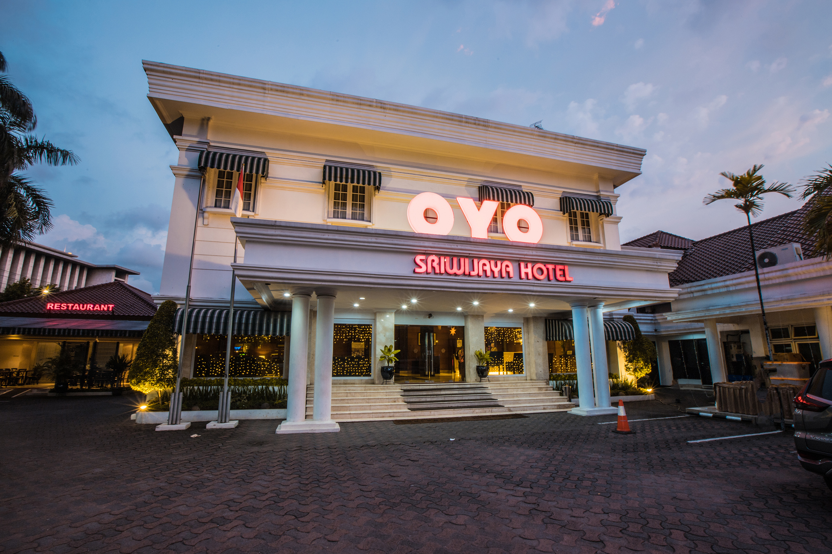 Sriwijaya Hotel by OYO Rooms