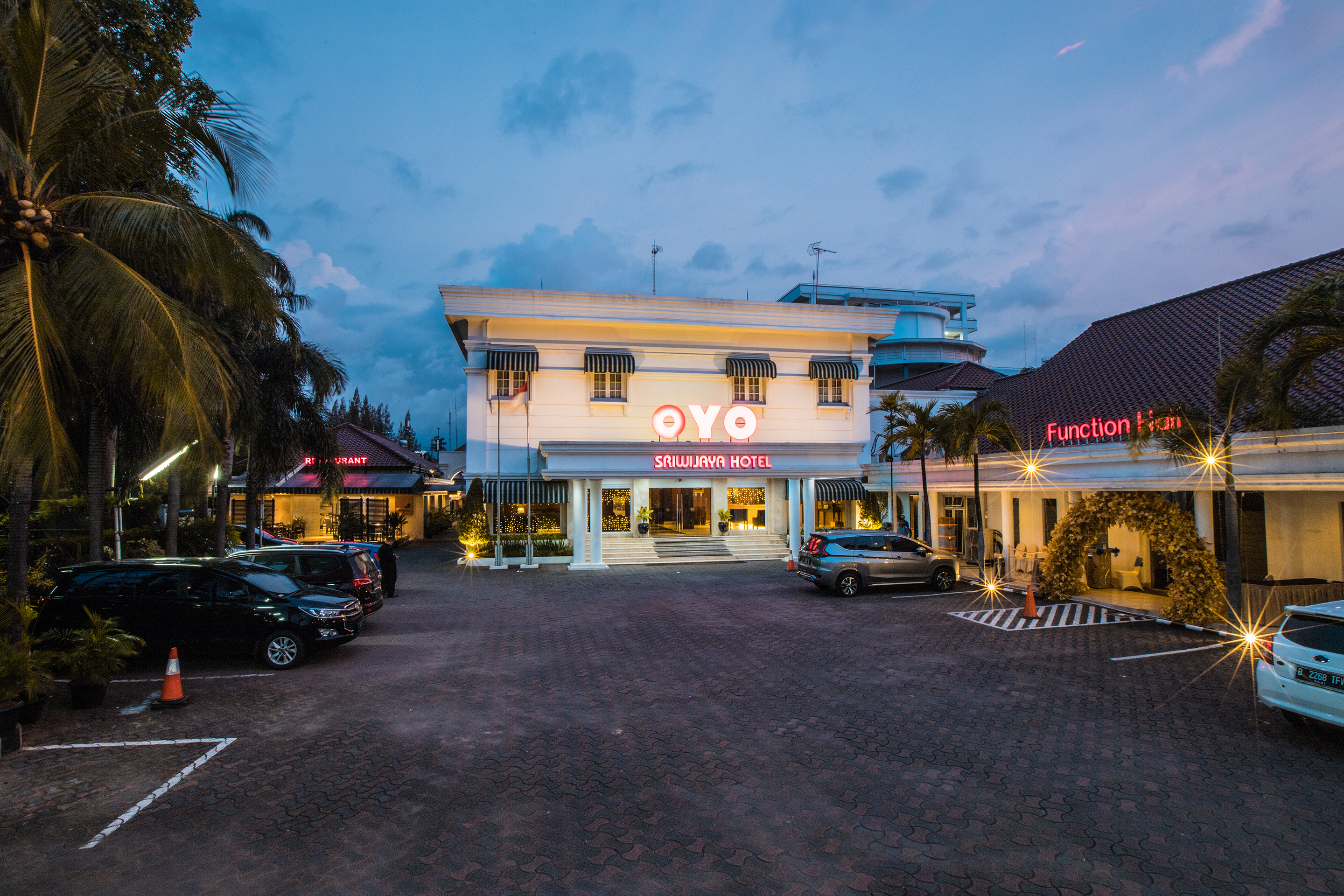 Sriwijaya Hotel by OYO Rooms