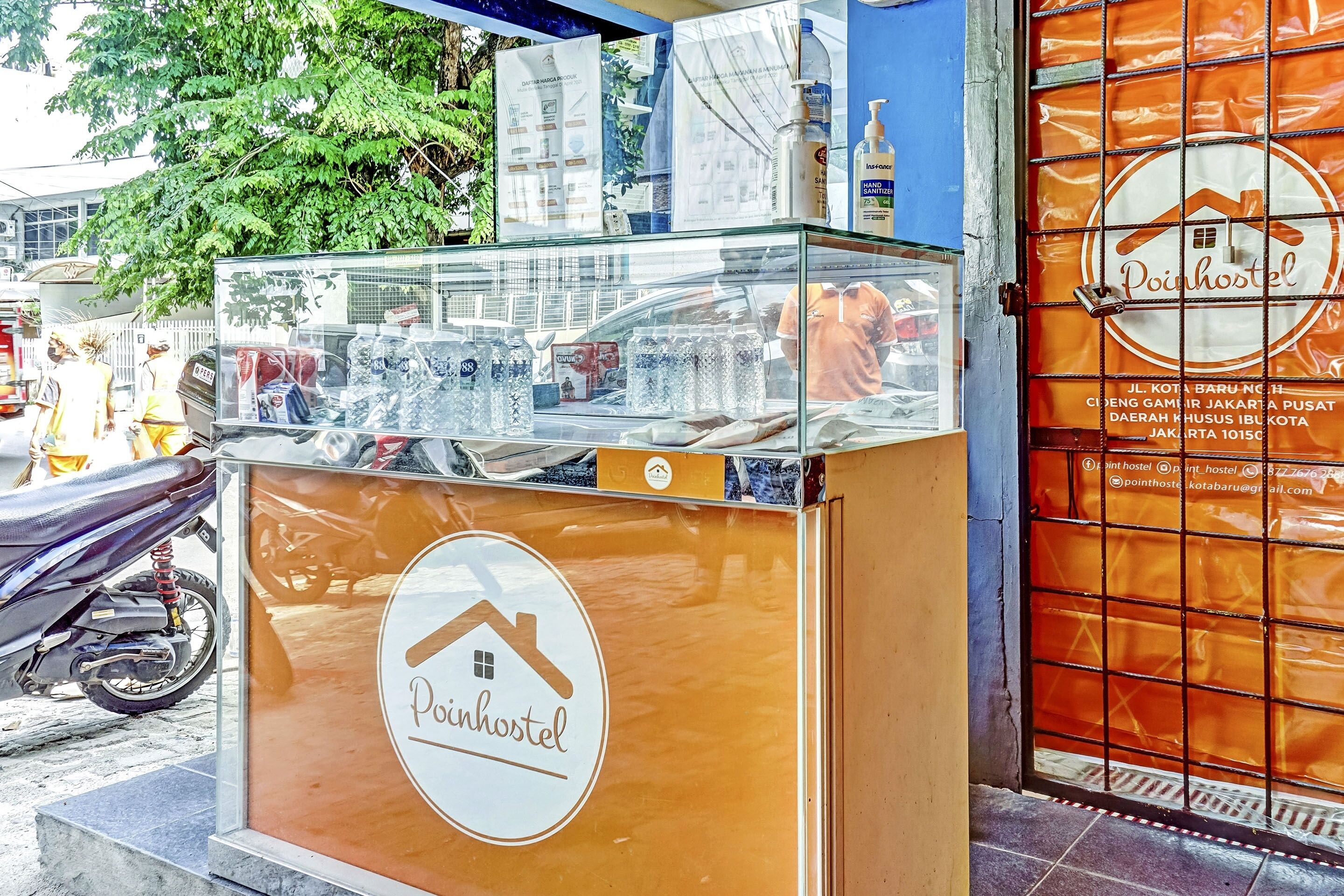 Super Oyo 90692 Point Hostel