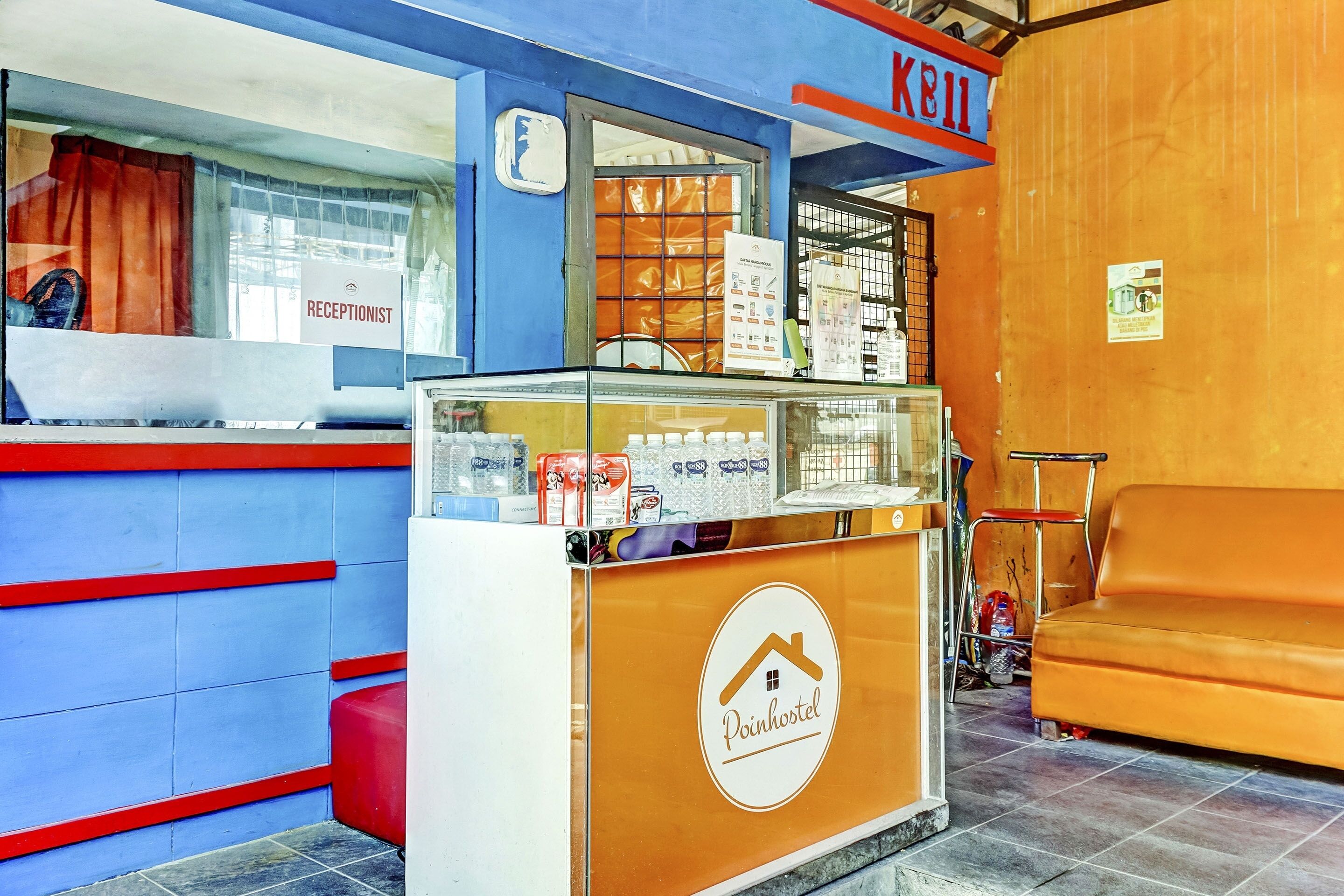 Super Oyo 90692 Point Hostel