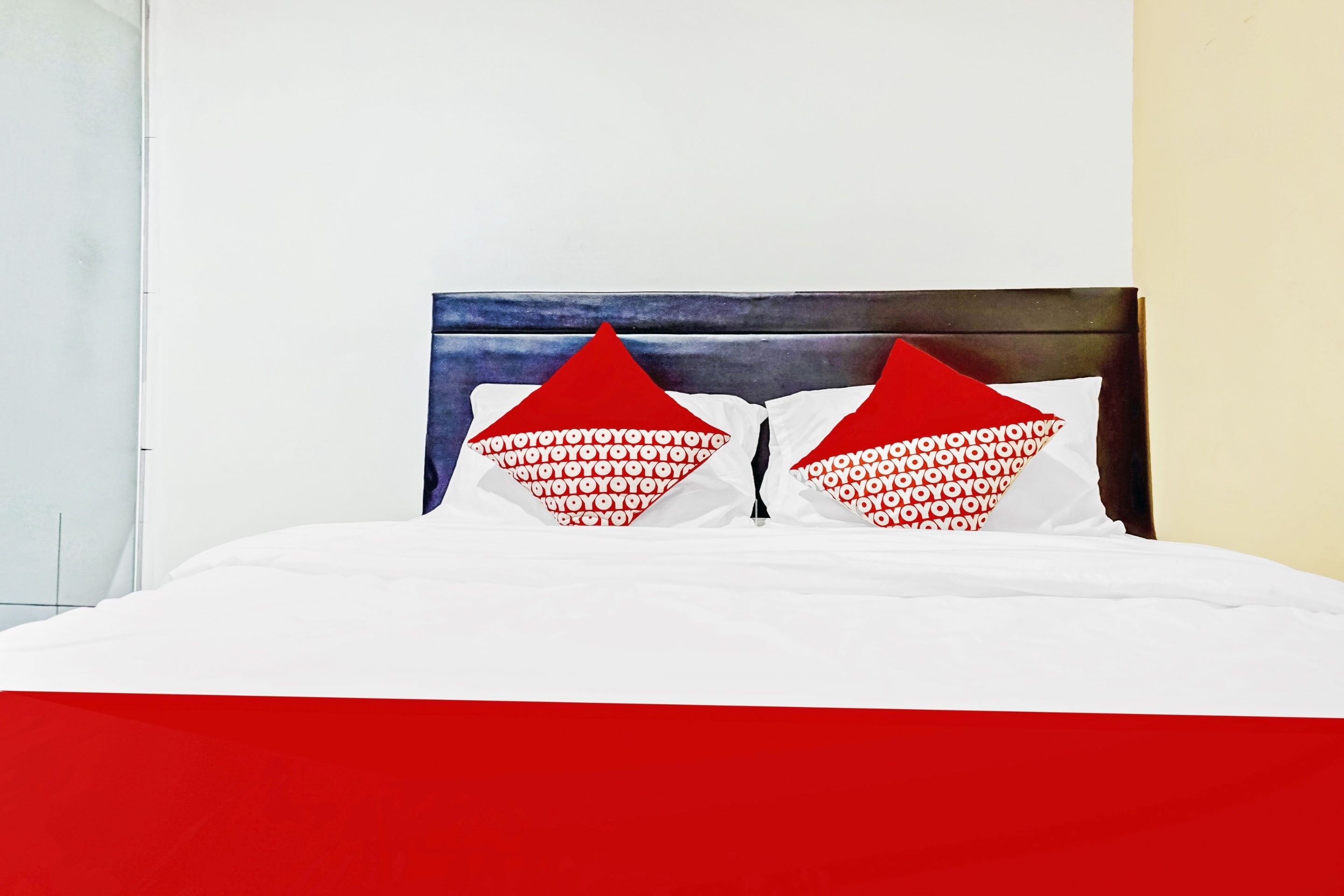 Super Oyo 90692 Point Hostel