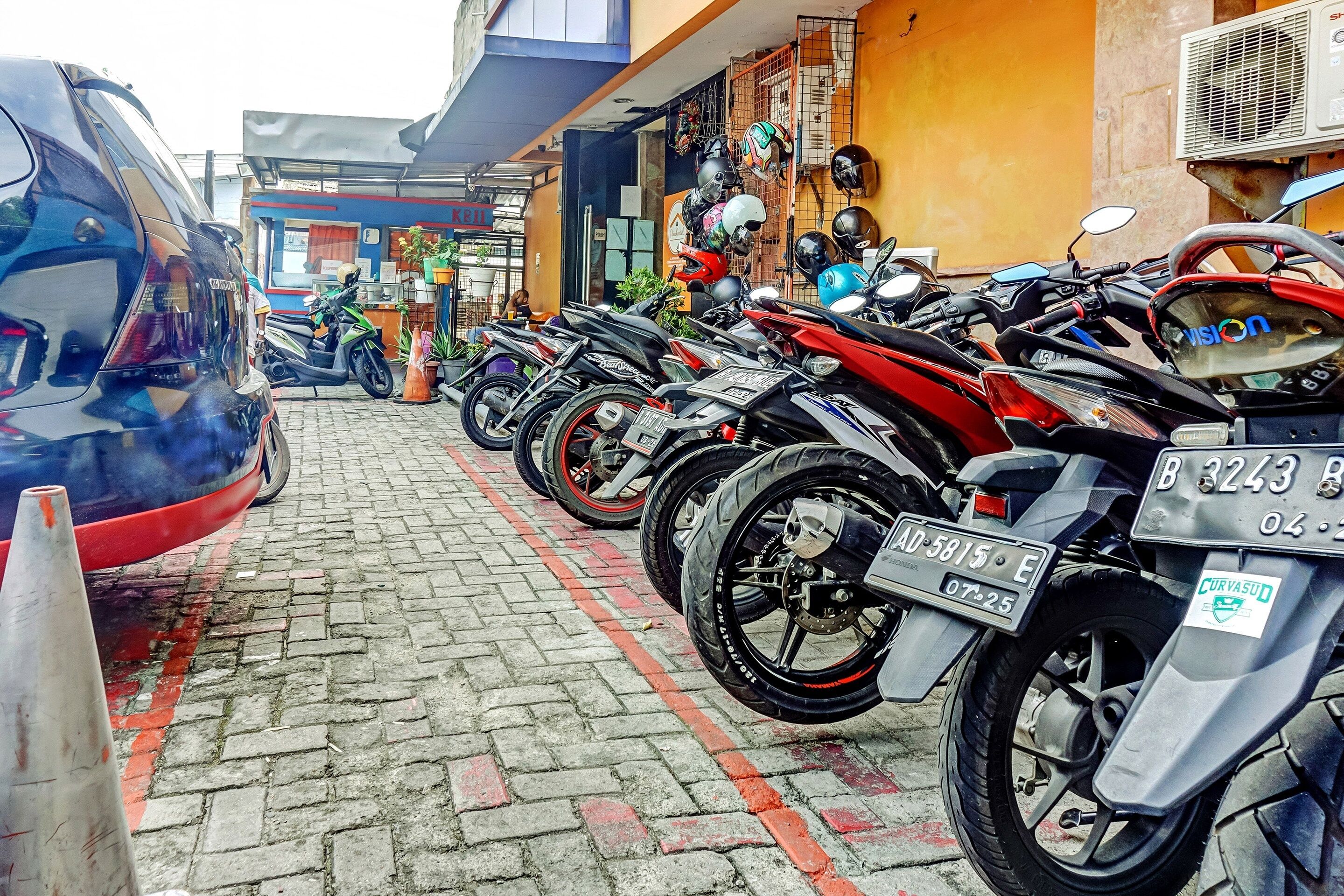 Super Oyo 90692 Point Hostel