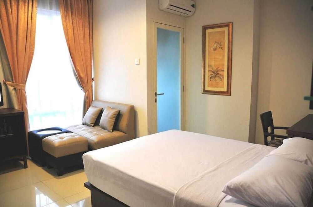 Thamrin Condotel by OYO Rooms