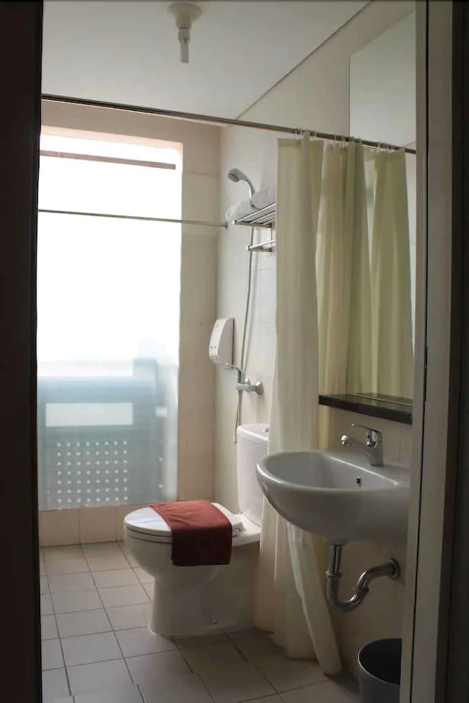 Thamrin Condotel by OYO Rooms