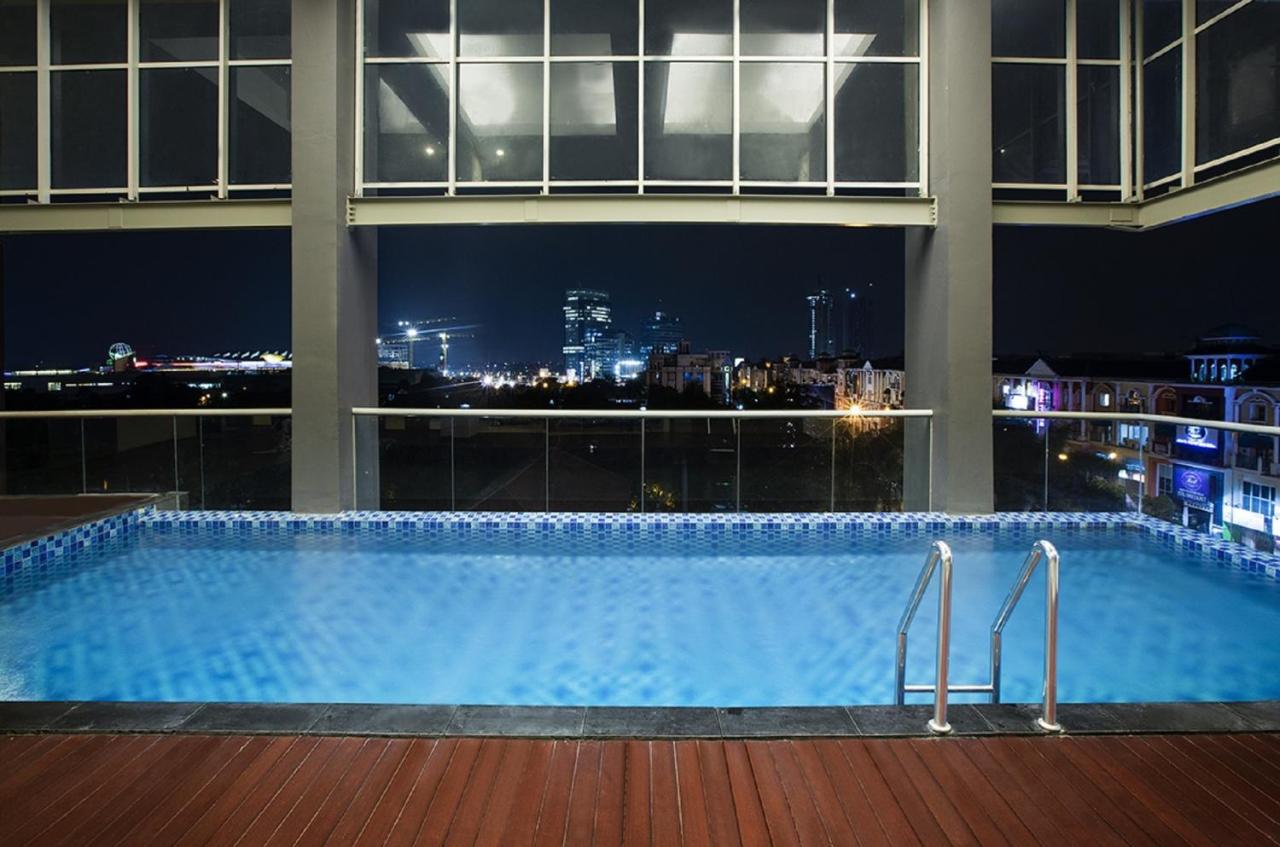 ASTON Bellevue Radio Dalam