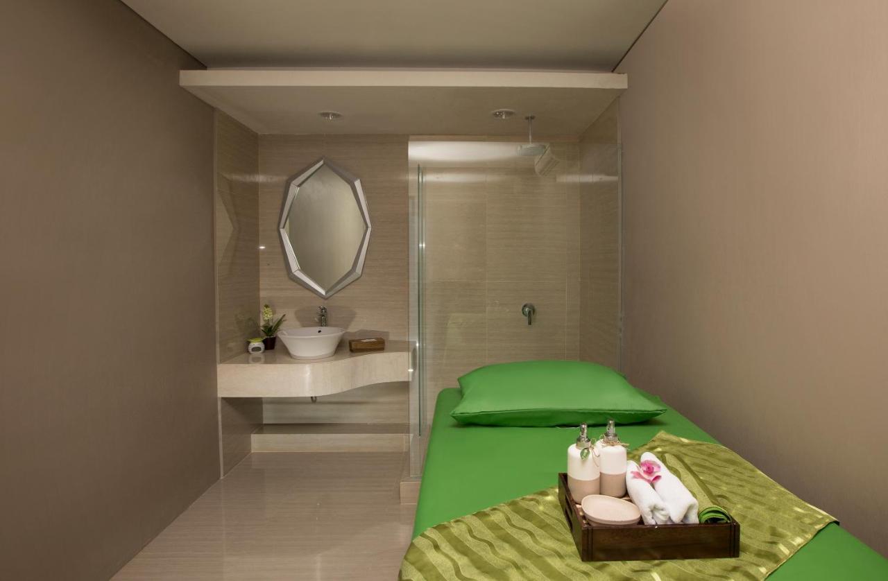 ASTON Bellevue Radio Dalam