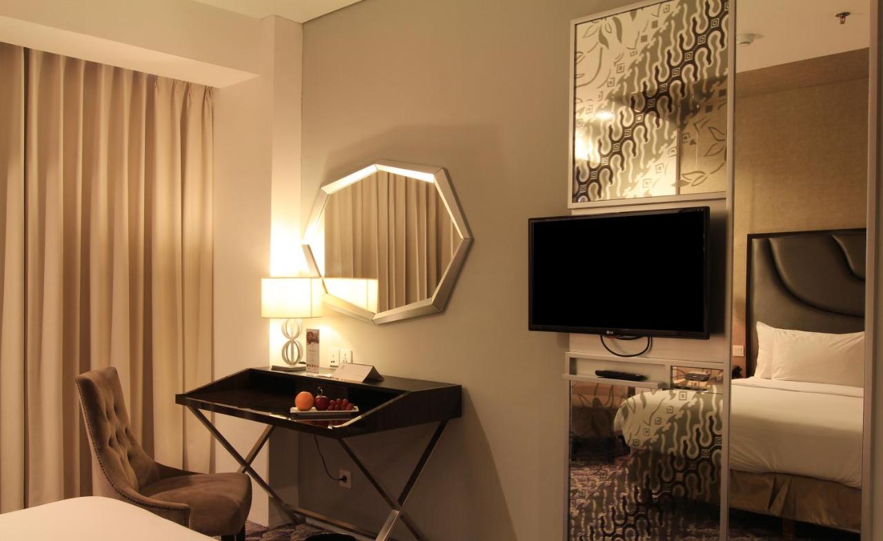 ASTON Bellevue Radio Dalam