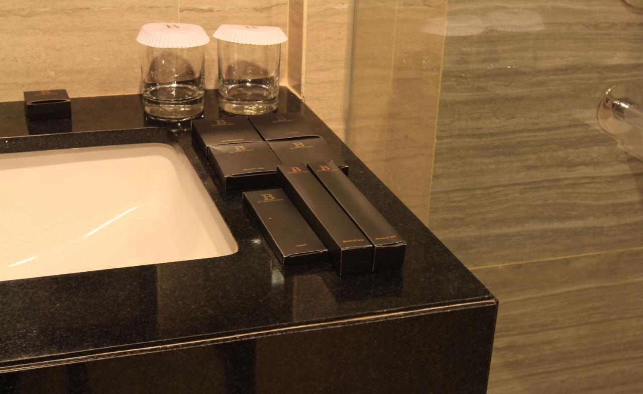 ASTON Bellevue Radio Dalam