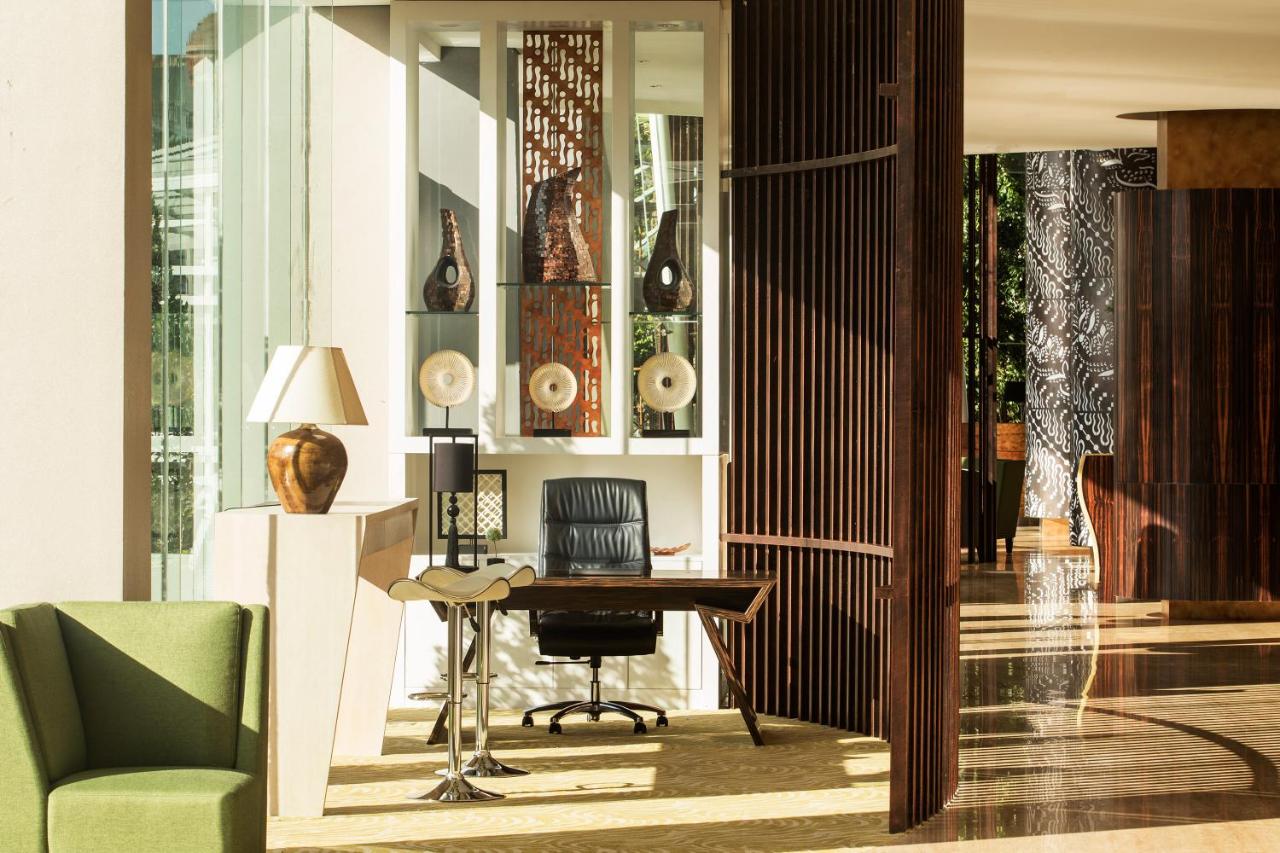 ASTON Bellevue Radio Dalam