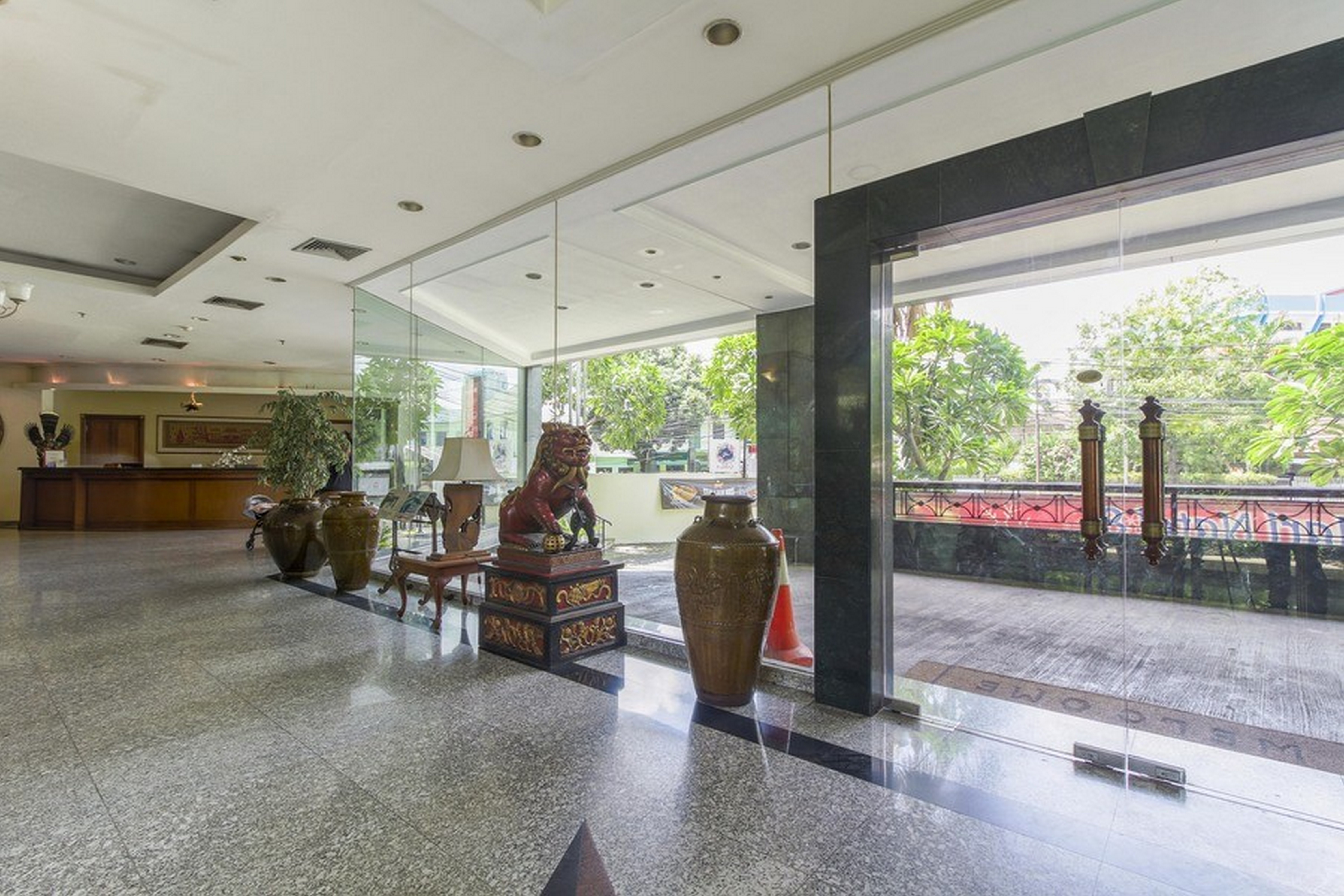 The Paragon Hotel by RedDoorz