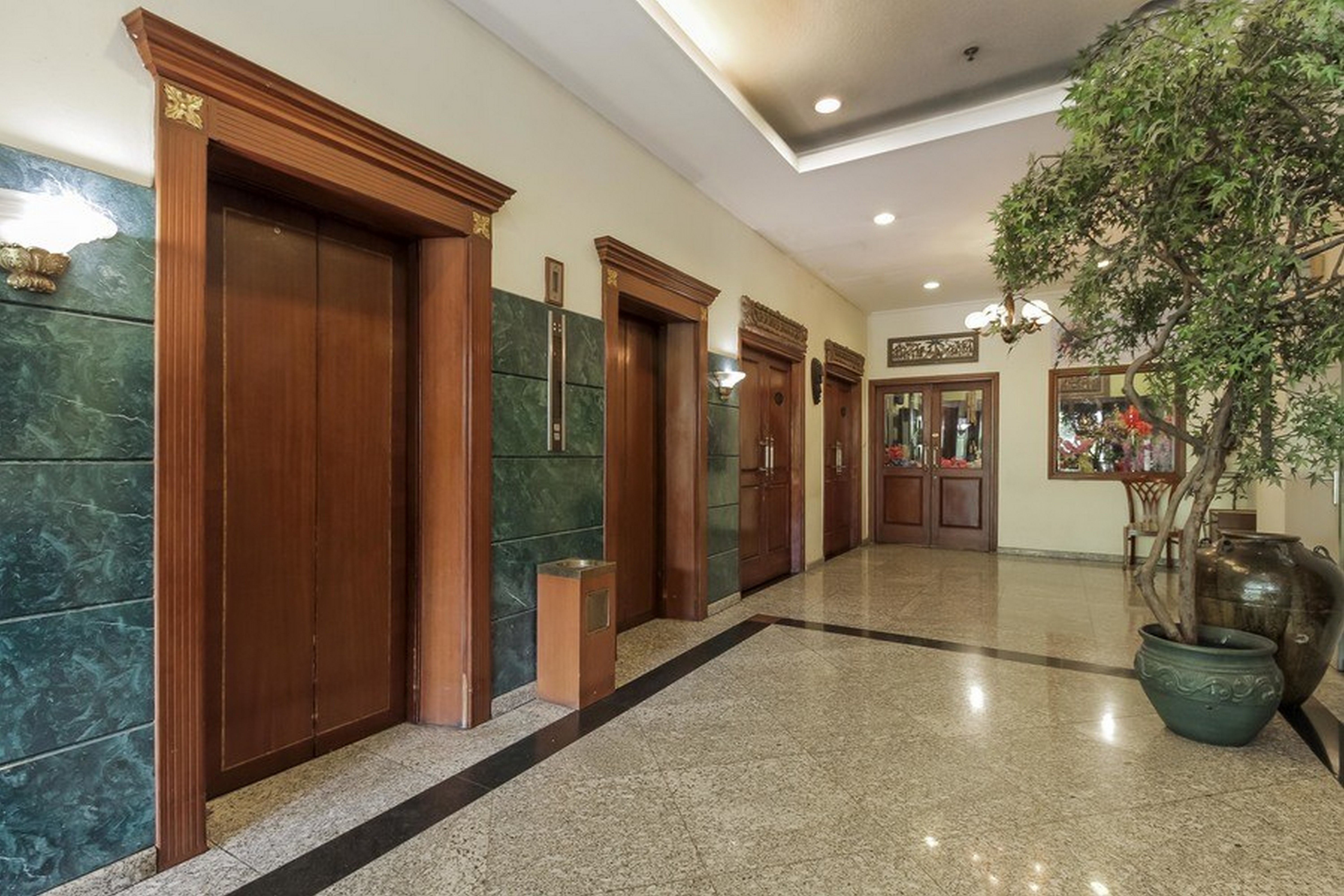 The Paragon Hotel by RedDoorz