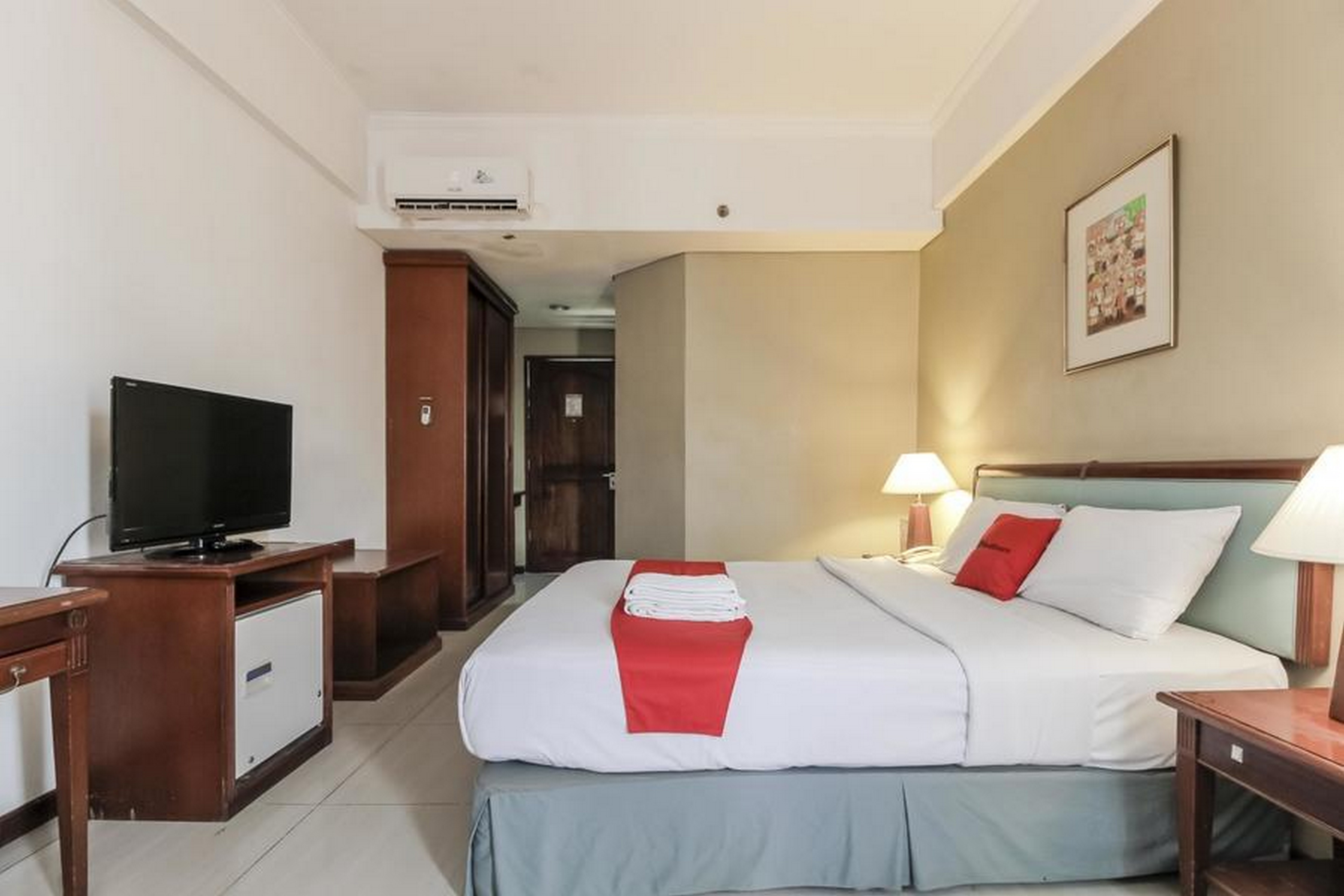 The Paragon Hotel by RedDoorz