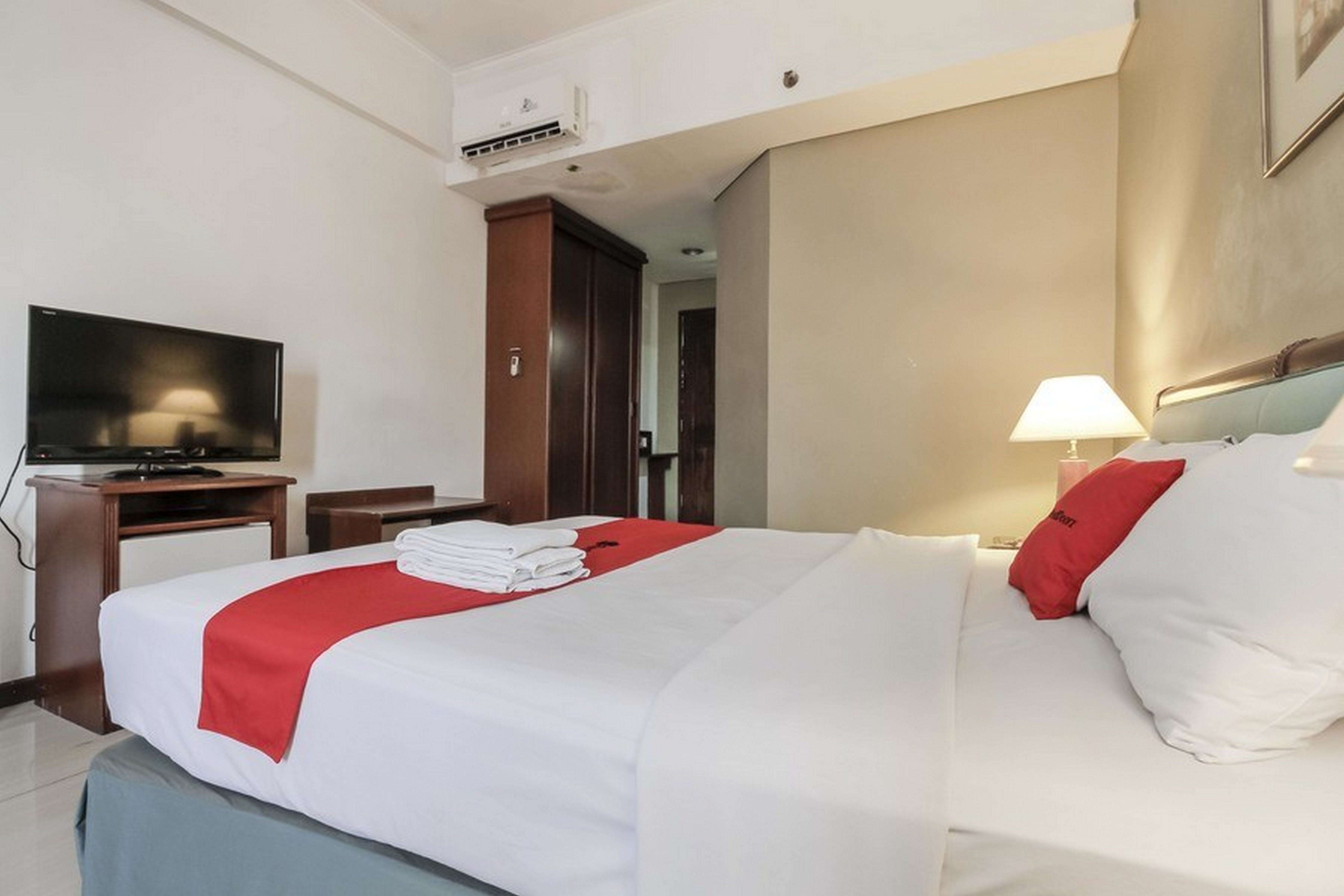 The Paragon Hotel by RedDoorz