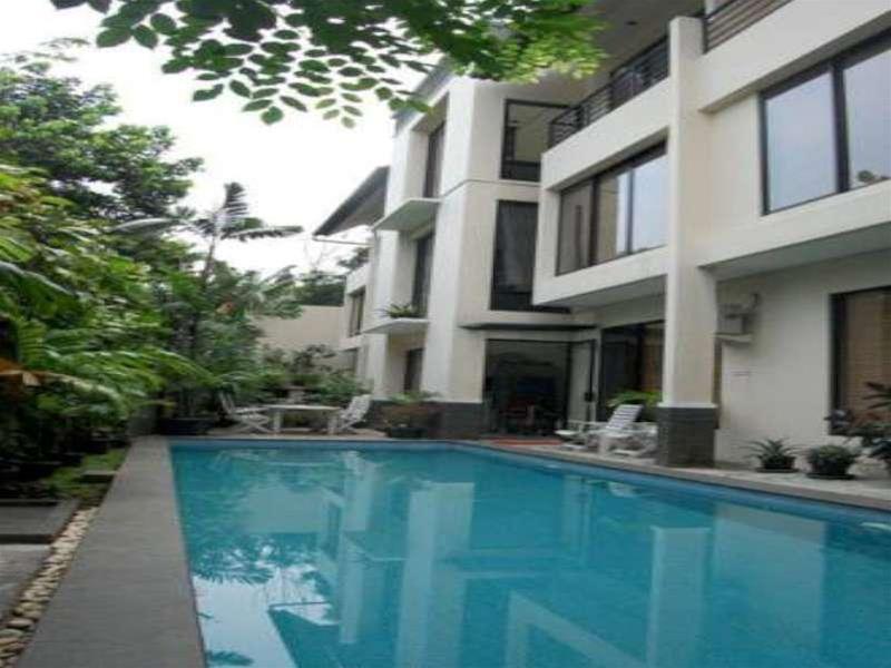 Arimbi Pejaten Suites