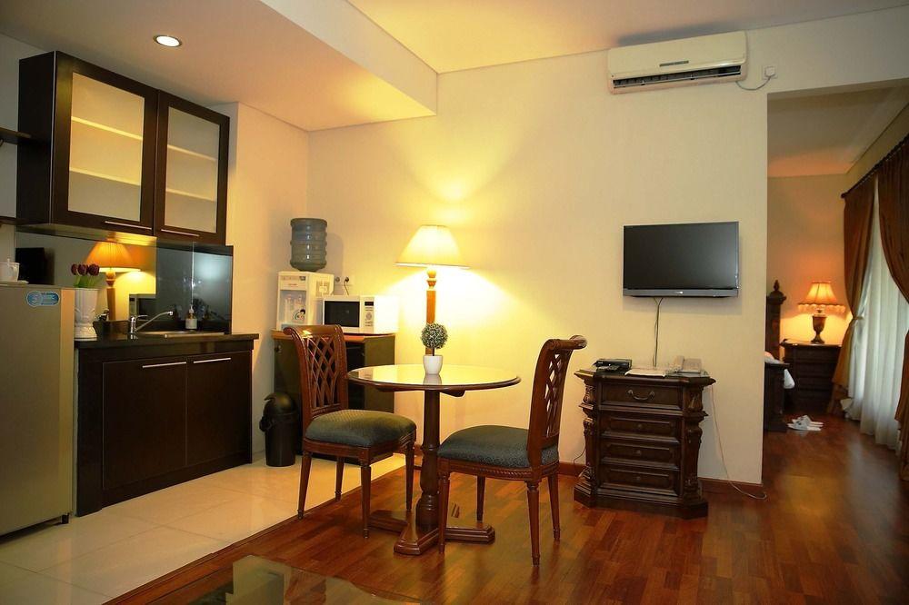 Arimbi Pejaten Suites