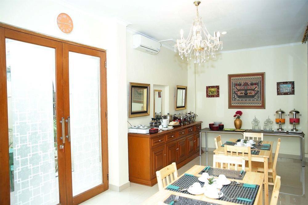 Arimbi Pejaten Suites