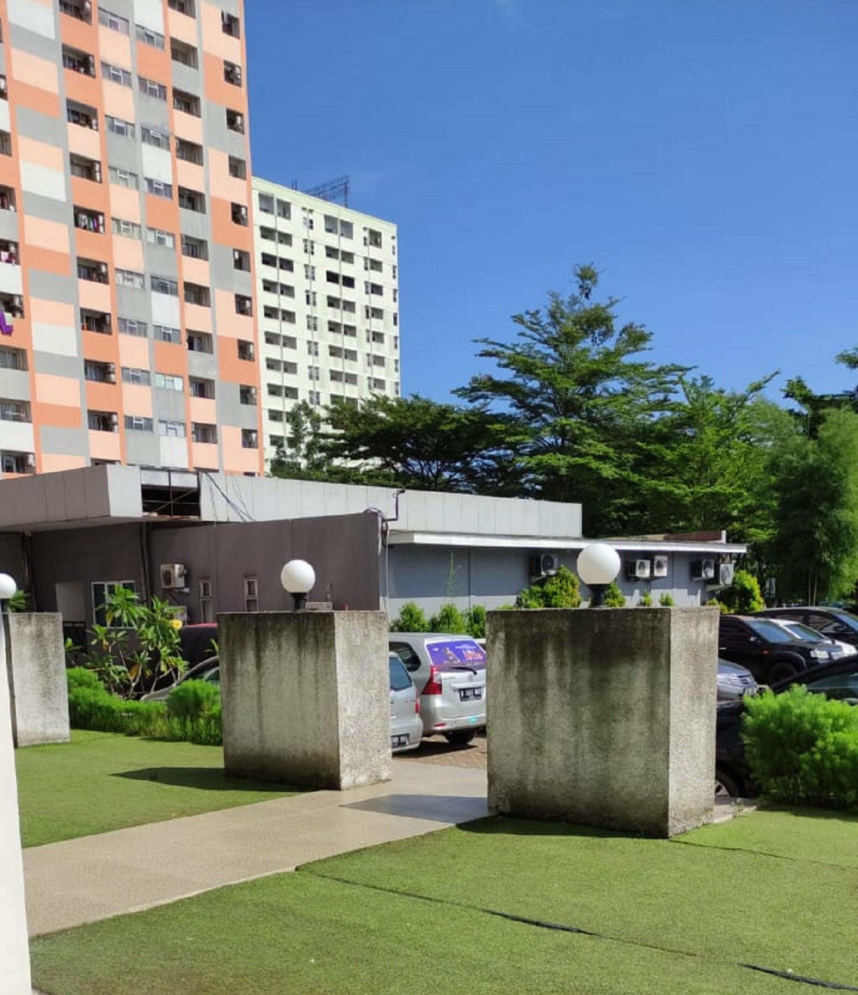 The Roomos Hotel Apartemen