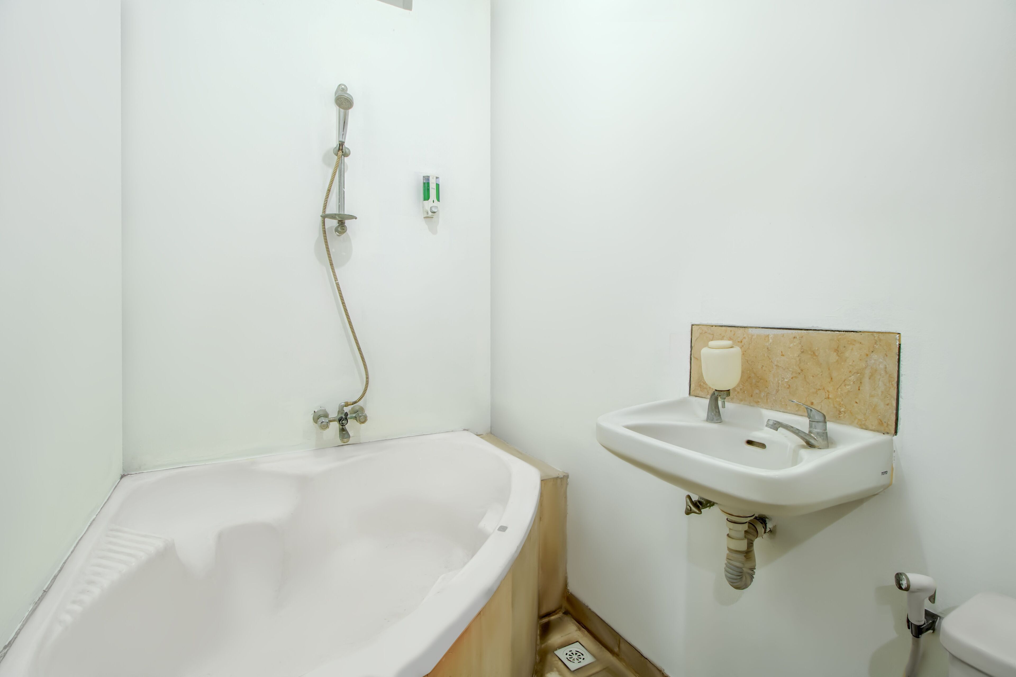 OYO 90696 Tobana House Bintaro