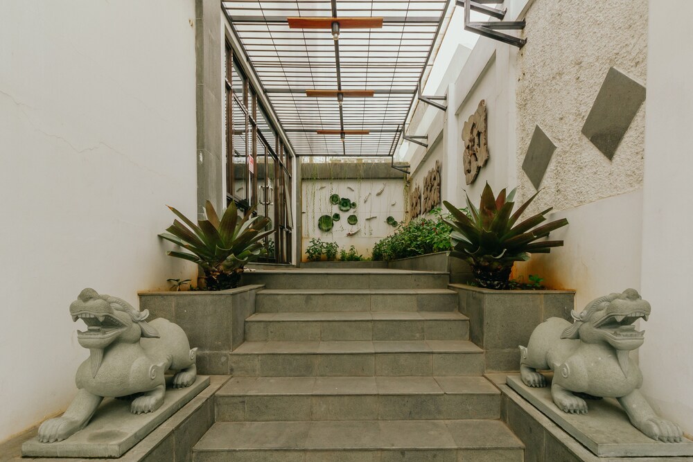 Urbanest Inn House Slipi