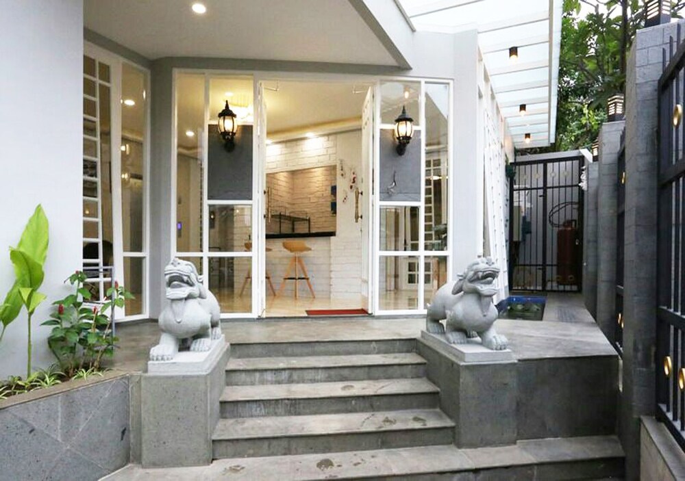 Urbanest Inn House TB Simatupang