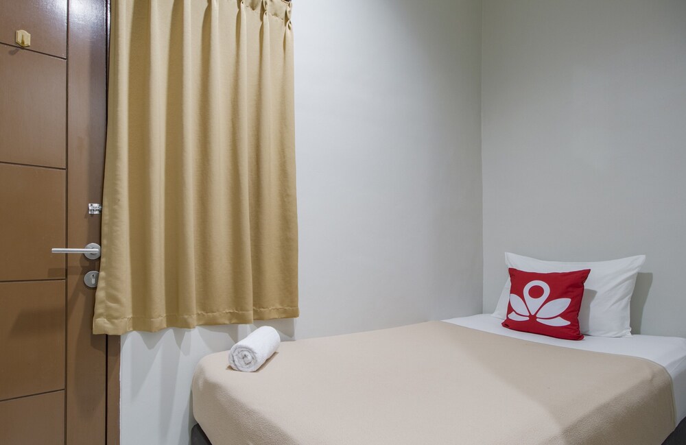 Verde Residence by ZEN Rooms