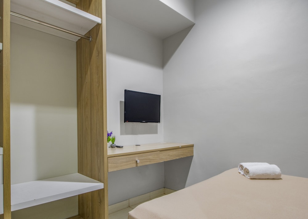 Verde Residence by ZEN Rooms