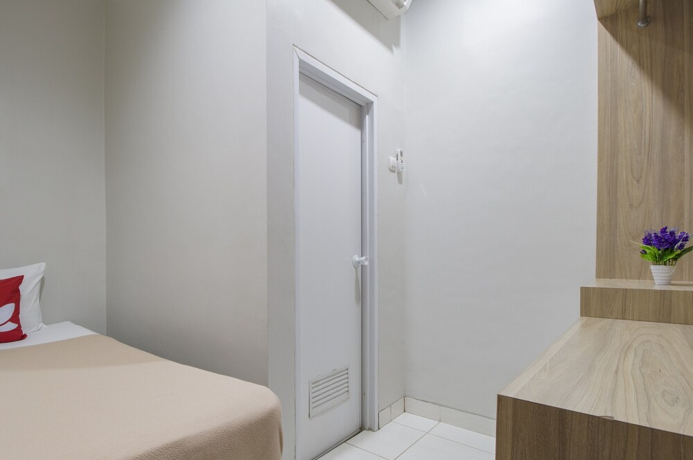 Verde Residence by ZEN Rooms