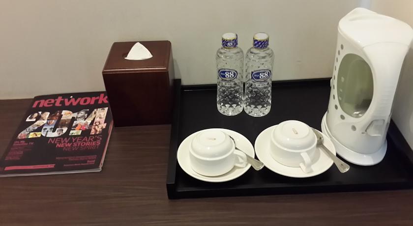 V Hotel Tebet