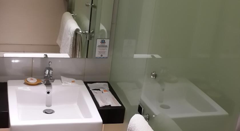 V Hotel Tebet